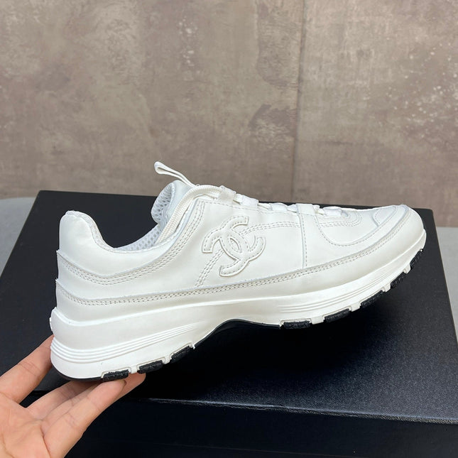 CHANEL 26S RUNNER CC LOGO SNEAKERS IN WHITE CALFSKIN