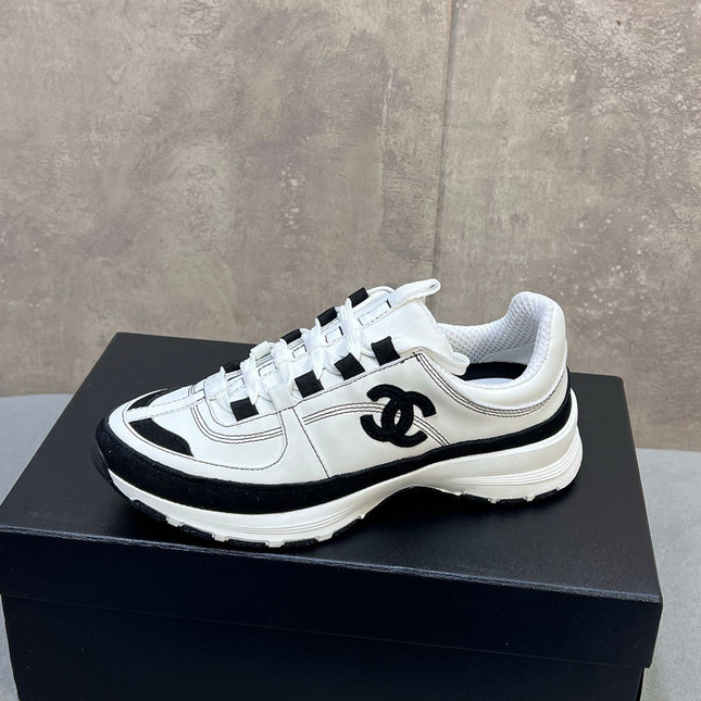 CHANEL 26S RUNNER CC LOGO SNEAKERS IN WHITE AND BLACK CALFSKIN