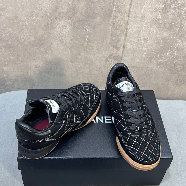 CHANEL 26S SNEAKERS IN BLACK SUEDE QUILTED CC LOGO