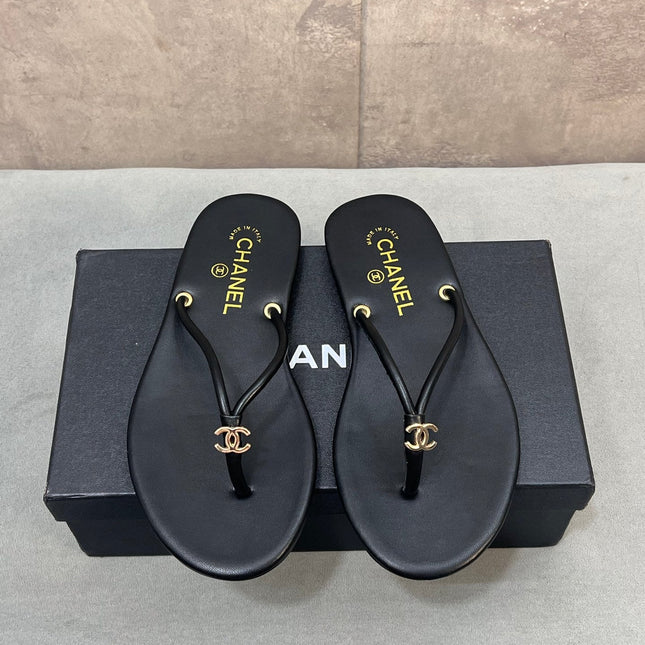 CHANEL 26S FLIP FLOPS IN BLACK CALFSKIN CC LOGO