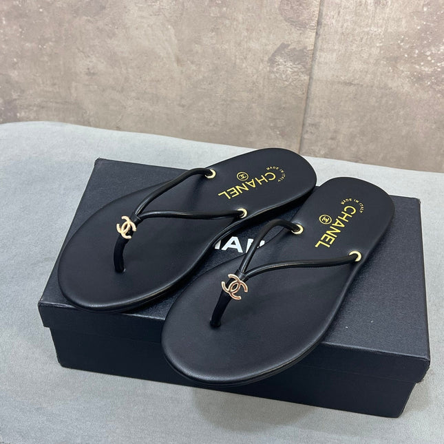 CHANEL 26S FLIP FLOPS IN BLACK CALFSKIN CC LOGO