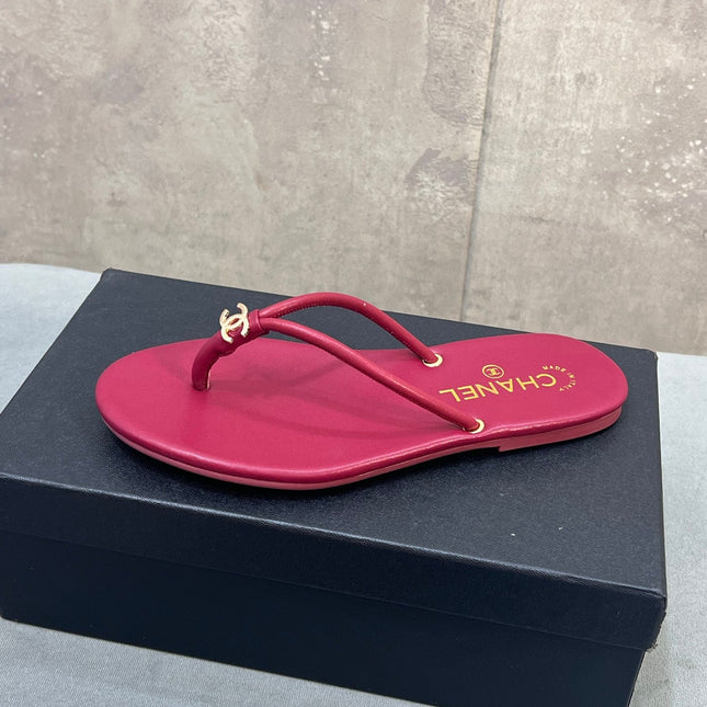CHANEL 26S FLIP FLOPS IN RED CALFSKIN CC LOGO