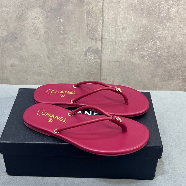 CHANEL 26S FLIP FLOPS IN RED CALFSKIN CC LOGO