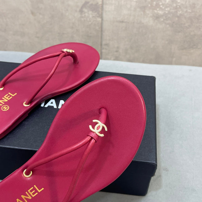 CHANEL 26S FLIP FLOPS IN RED CALFSKIN CC LOGO