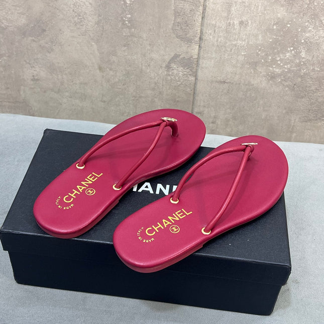 CHANEL 26S FLIP FLOPS IN RED CALFSKIN CC LOGO