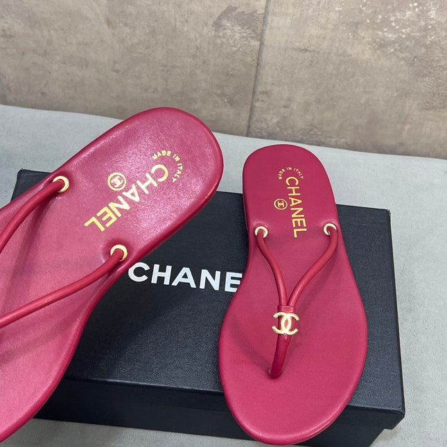 CHANEL 26S FLIP FLOPS IN RED CALFSKIN CC LOGO