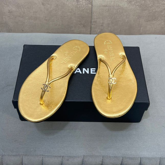 CHANEL 26S FLIP FLOPS IN GOLD CALFSKIN CC LOGO