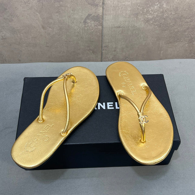 CHANEL 26S FLIP FLOPS IN GOLD CALFSKIN CC LOGO