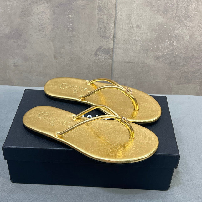 CHANEL 26S FLIP FLOPS IN GOLD CALFSKIN CC LOGO