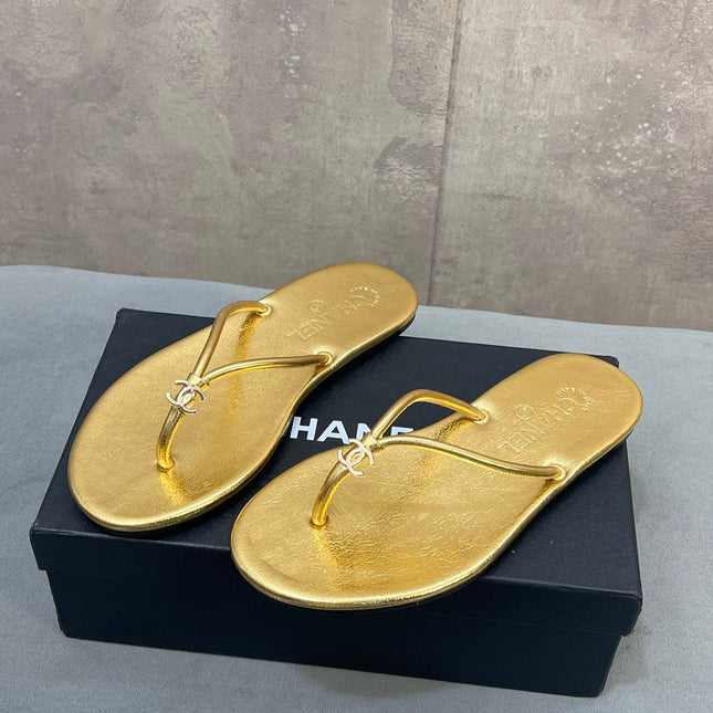CHANEL 26S FLIP FLOPS IN GOLD CALFSKIN CC LOGO