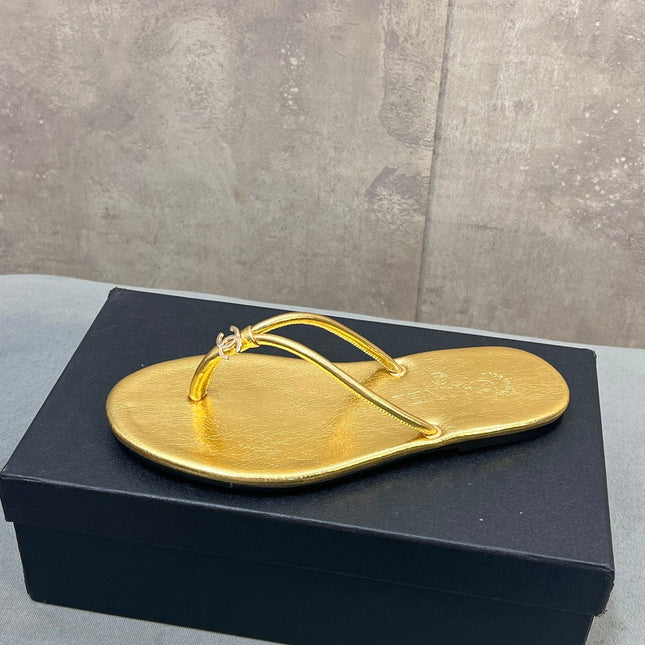 CHANEL 26S FLIP FLOPS IN GOLD CALFSKIN CC LOGO