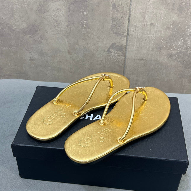 CHANEL 26S FLIP FLOPS IN GOLD CALFSKIN CC LOGO