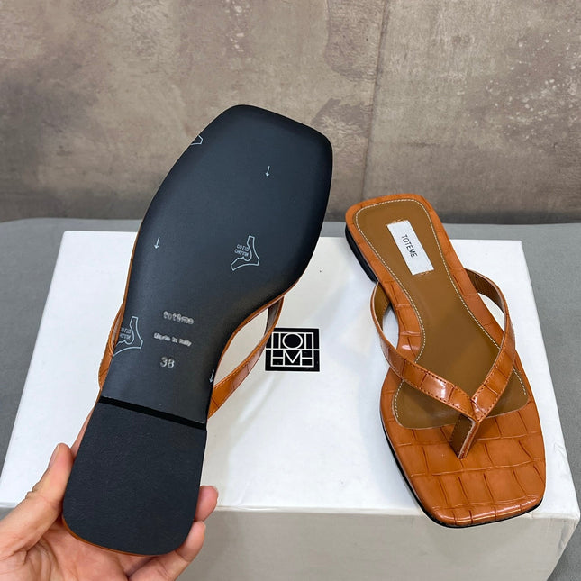 THE ROW 26S SQUARE TOE THONG SANDALS IN CARAMEL BROWN CROCODILE EMBOSSED CALFSKIN