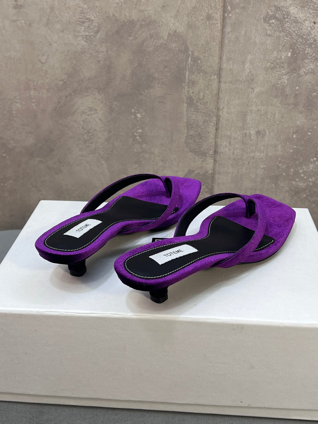 THE ROW 26S SQUARE TOE THONG KITTEN HEEL SANDALS 45MM IN PURPLE VELVET