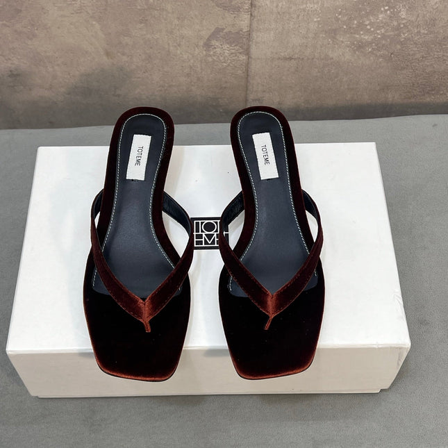 THE ROW 26S SQUARE TOE THONG KITTEN HEEL SANDALS 45MM IN RUST BROWN VELVET