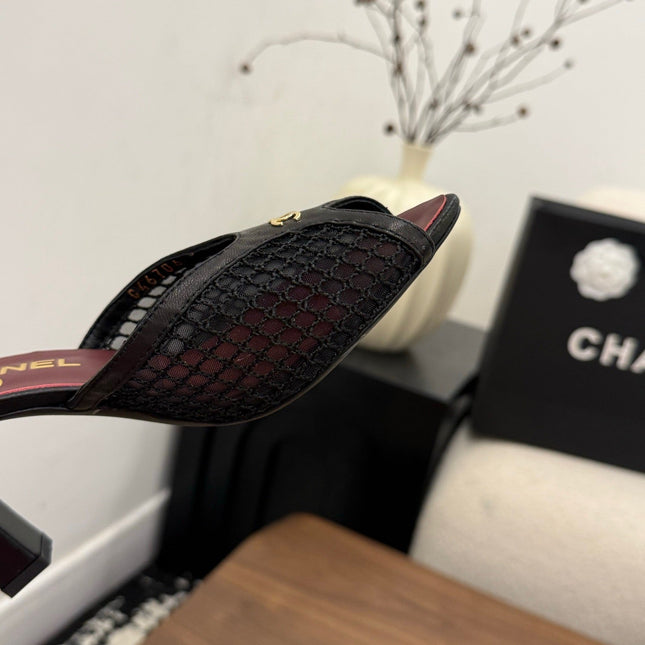 26S COCO BEACH MULES IN BLACK MESH AND FARBIC