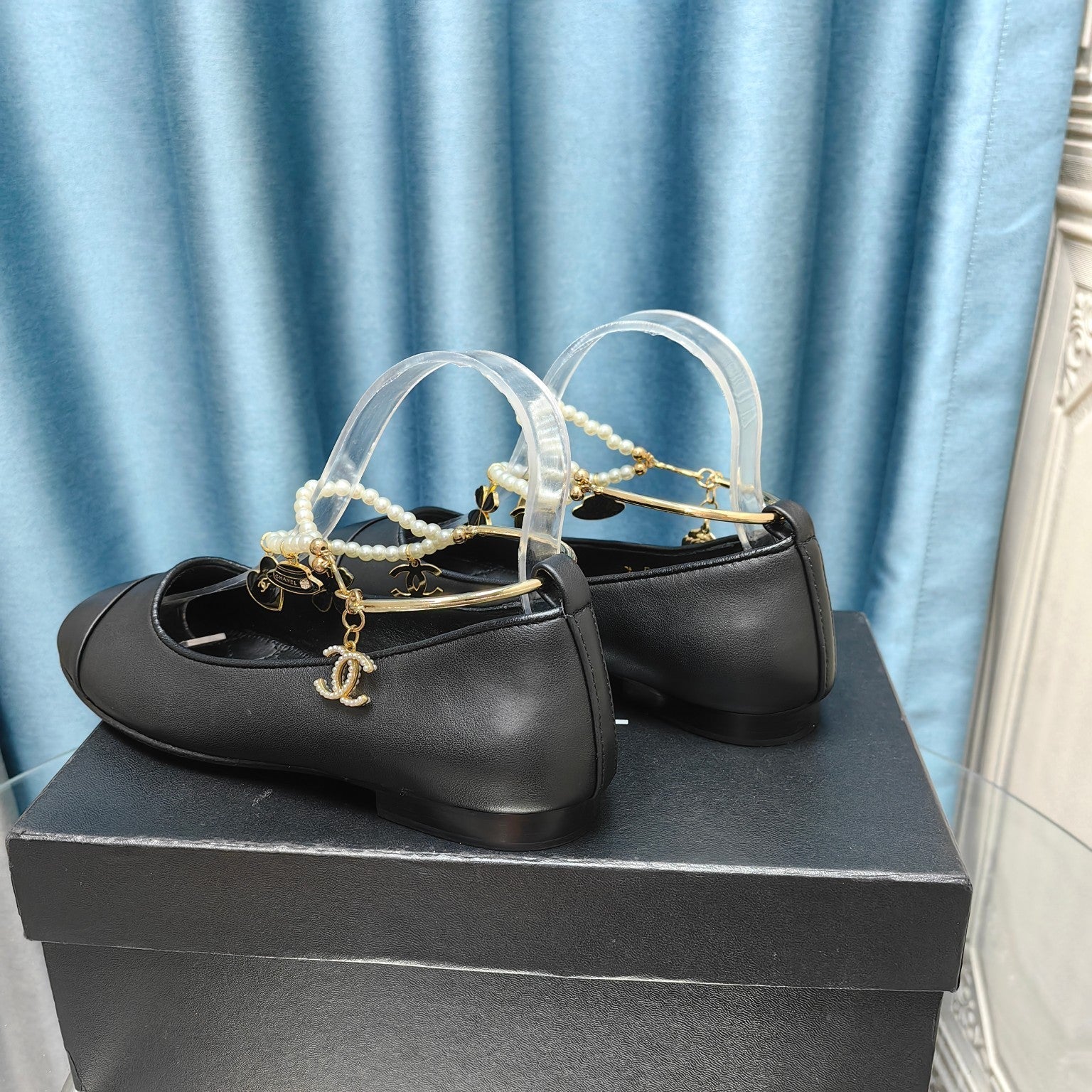 MARY JANE WITH PEARL STRAP IN BLACK LAMBSKIN
