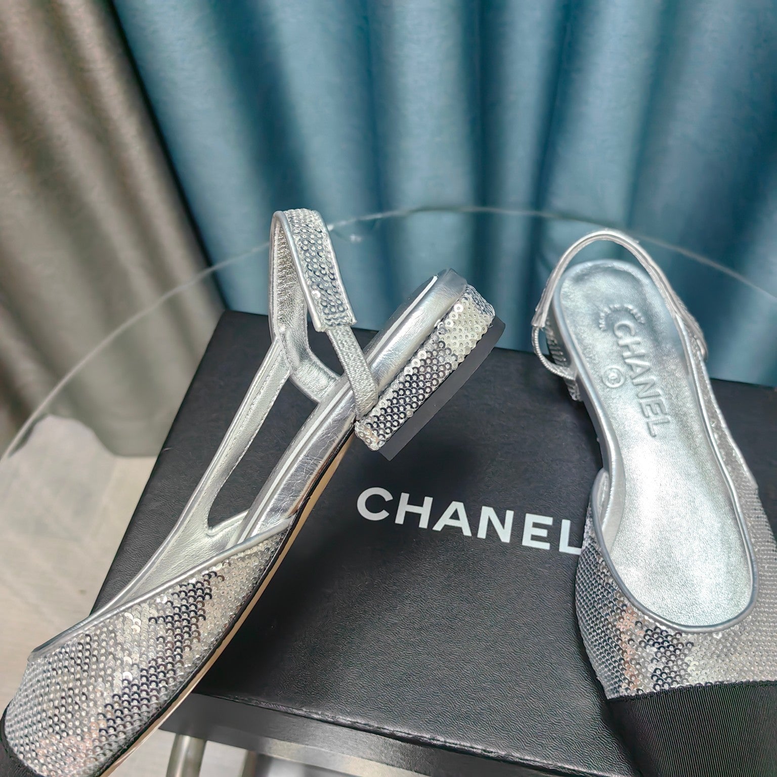 SLINGBACKS IN GLITTER SILVER LAMBSKIN