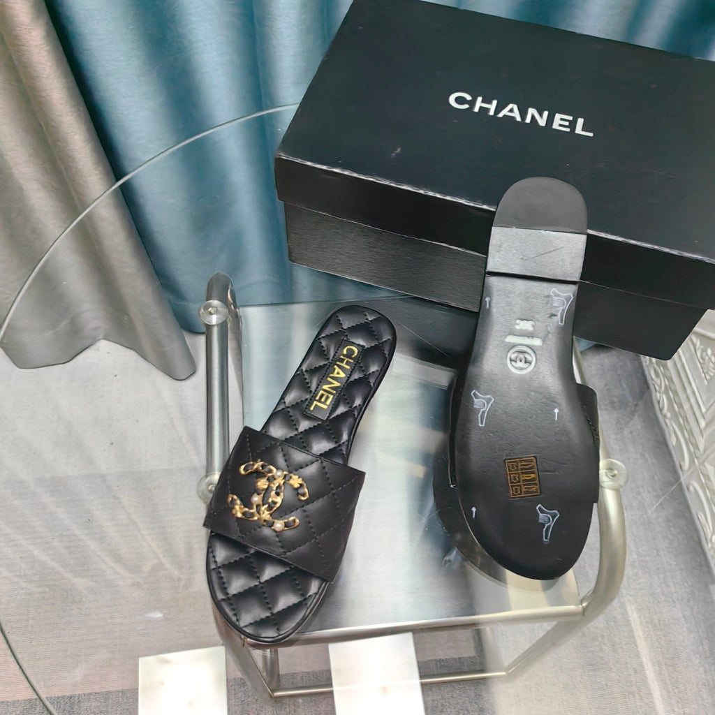 QUILTED SLIPPERS BLACK SHEEPSKIN