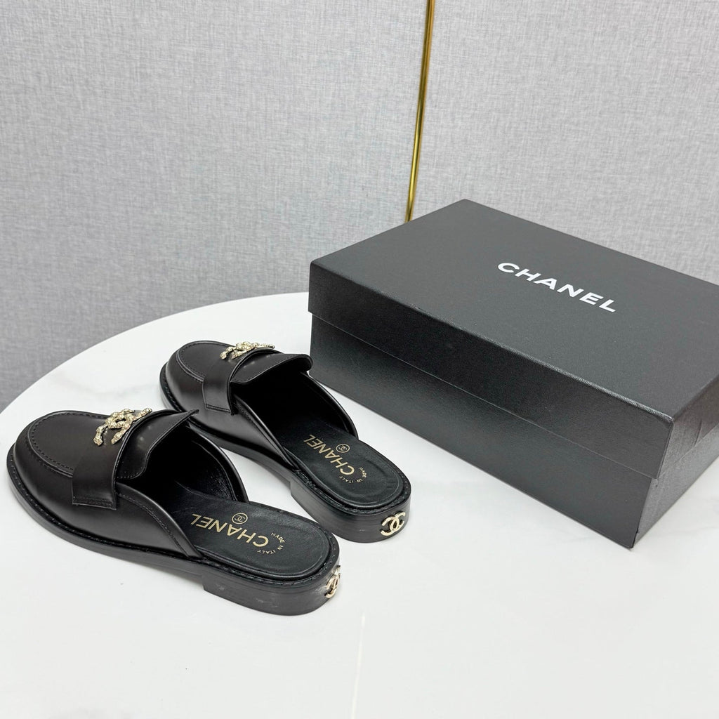 CC FLAT MULE 25S IN BLACK CALFSKIN STYLE 7
