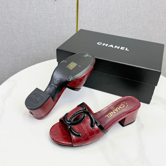 CHANEL 26S BLOCK HEEL SANDALS 40 MM IN RED CROCODILE-EMBOSSED CALFSKIN