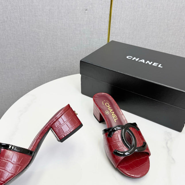 CHANEL 26S BLOCK HEEL SANDALS 40 MM IN RED CROCODILE-EMBOSSED CALFSKIN