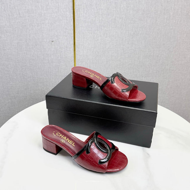 CHANEL 26S BLOCK HEEL SANDALS 40 MM IN RED CROCODILE-EMBOSSED CALFSKIN