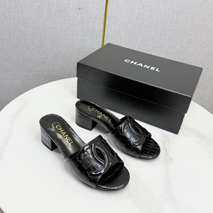 CHANEL 26S BLOCK HEEL SANDALS 40 MM IN BLACK CROCODILE-EMBOSSED CALFSKIN