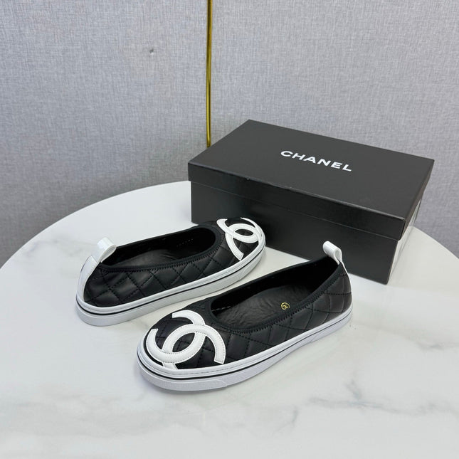 CHANEL 26S CC LOGO SLIP-ON SNEAKERS IN BLACK CALFSKIN