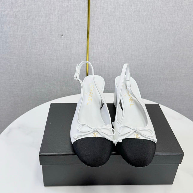 CHANEL 26S SLINGBACK HEELS 45 MM IN WHITE LAMBSKIN AND BLACK FABRIC