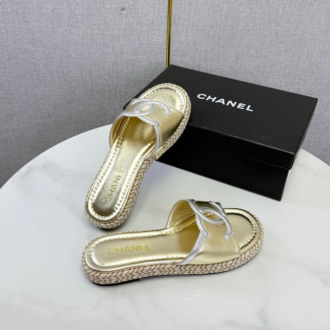 CHANEL 26S PLATFORM SLIDES IN GOLD LAMBSKIN WITH CC LOGO