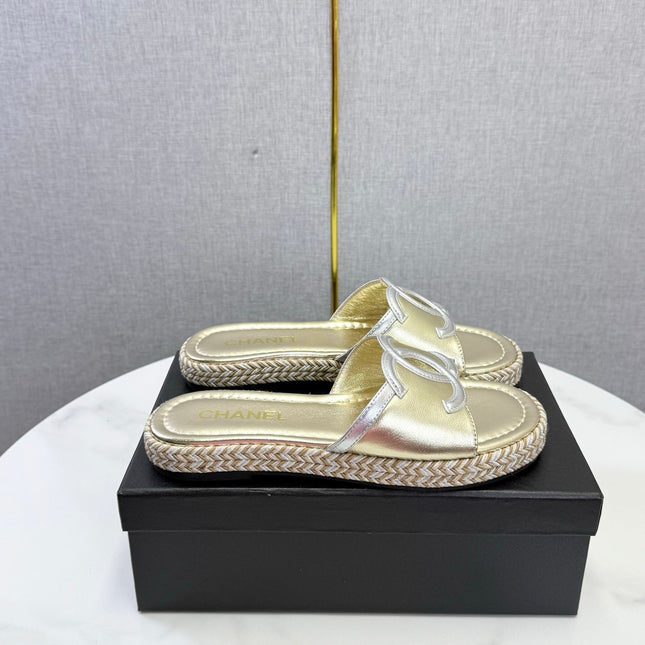 CHANEL 26S PLATFORM SLIDES IN GOLD LAMBSKIN WITH CC LOGO