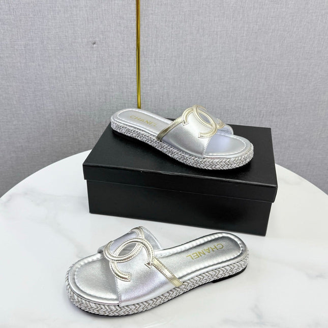 CHANEL 26S PLATFORM SLIDES IN SILVER LAMBSKIN WITH CC LOGO