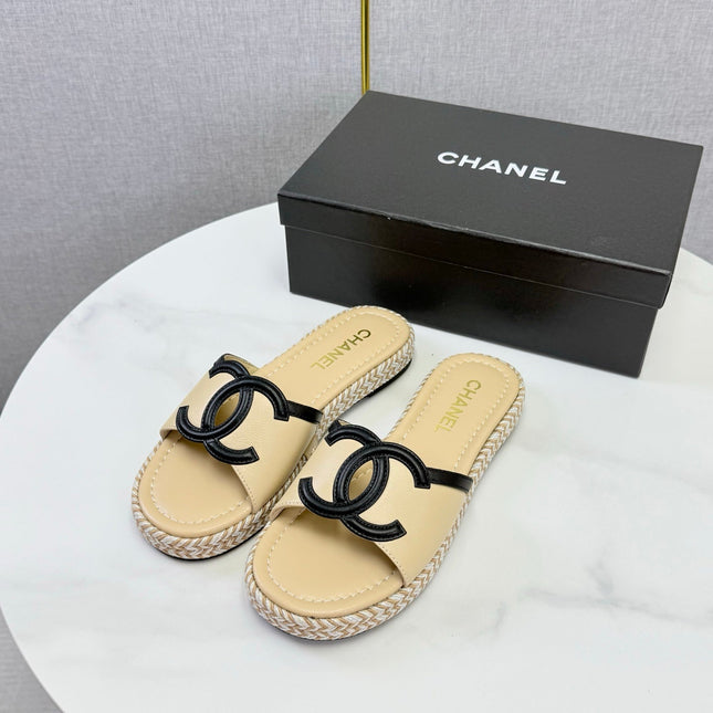 CHANEL 26S PLATFORM SLIDES IN BEIGE LAMBSKIN WITH CC LOGO