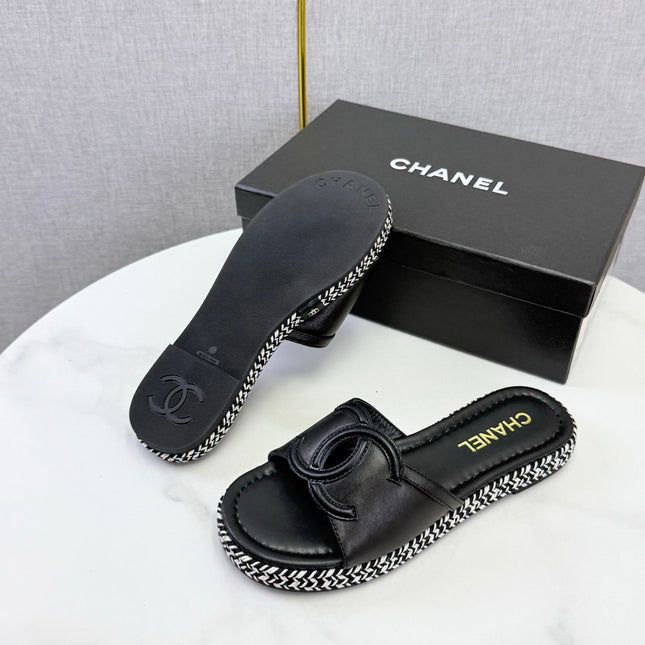 CHANEL 26S PLATFORM SLIDES IN BLACK LAMBSKIN WITH CC LOGO