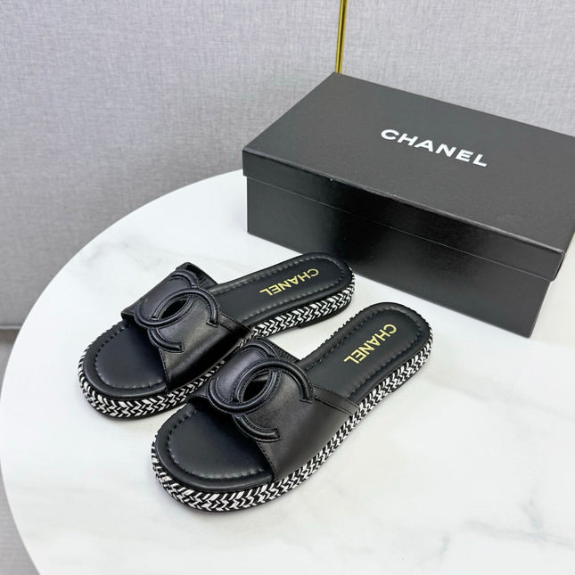 CHANEL 26S PLATFORM SLIDES IN BLACK LAMBSKIN WITH CC LOGO