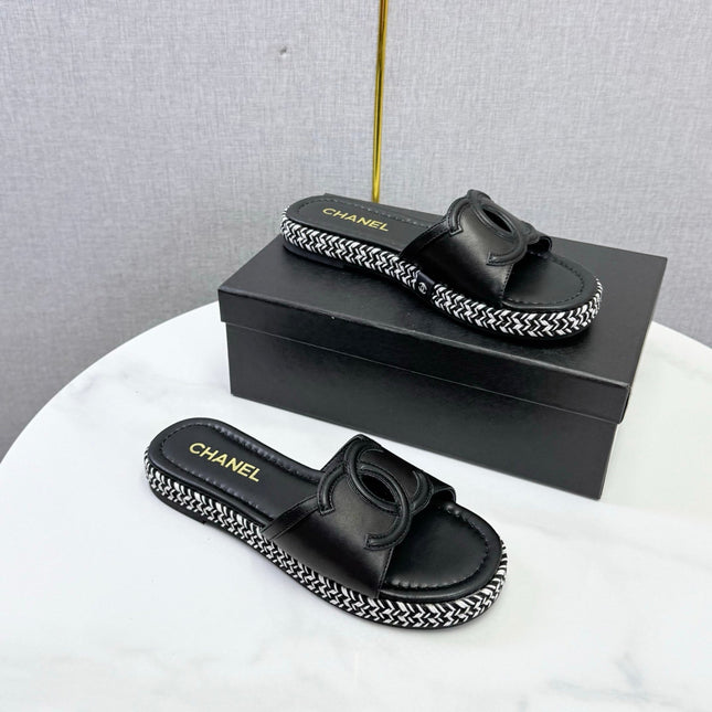 CHANEL 26S PLATFORM SLIDES IN BLACK LAMBSKIN WITH CC LOGO