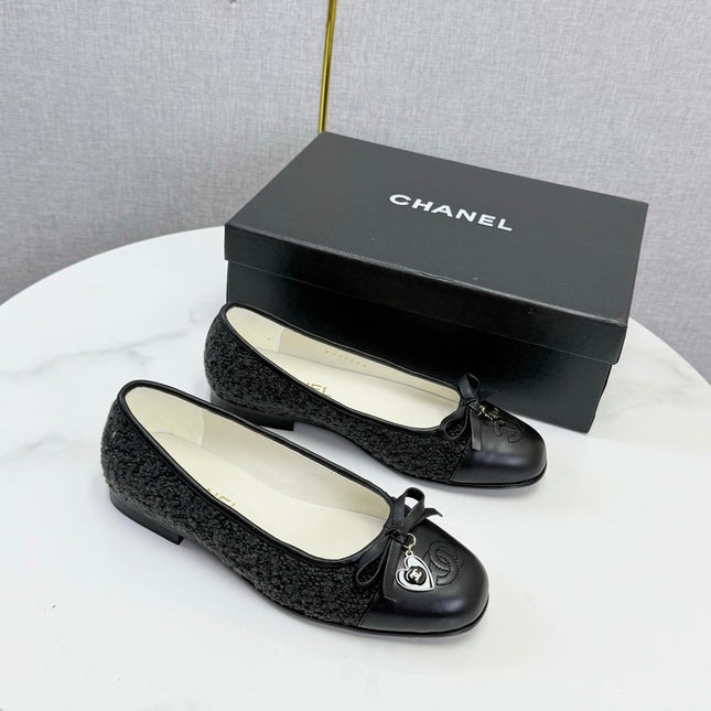 CHANEL 26S BALLET FLATS IN BLACK TWEED AND LAMBSKIN