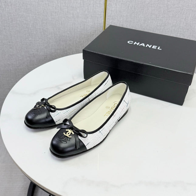 CHANEL 26S BALLET FLATS IN WHITE TWEED AND BLACK LAMBSKIN