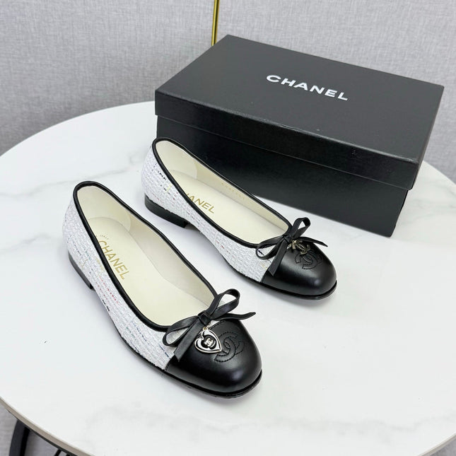 CHANEL 26S BALLET FLATS IN WHITE TWEED AND BLACK LAMBSKIN