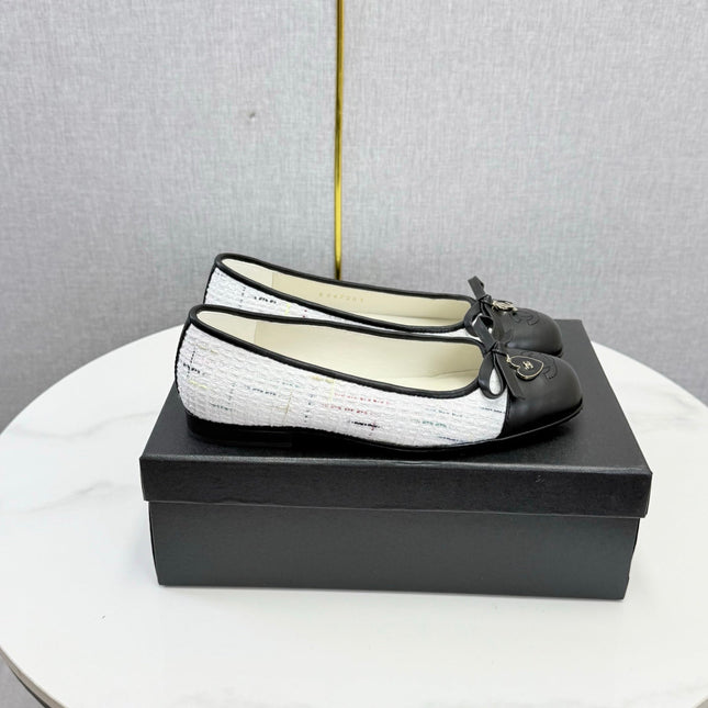 CHANEL 26S BALLET FLATS IN WHITE TWEED AND BLACK LAMBSKIN
