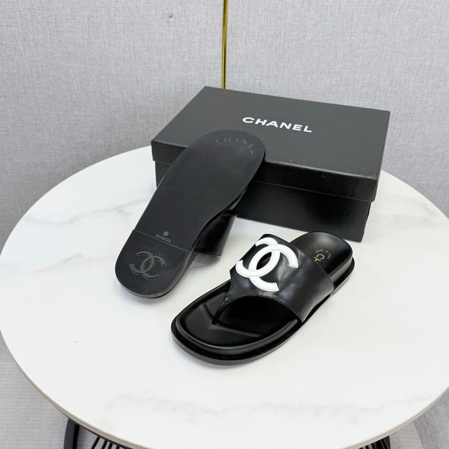 CHANEL 26S CC THONG SLIDES IN BLACK LAMBSKIN