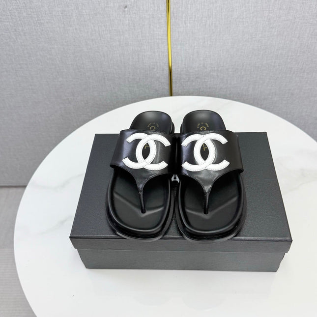 CHANEL 26S CC THONG SLIDES IN BLACK LAMBSKIN