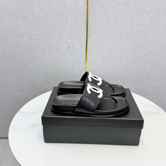 CHANEL 26S CC THONG SLIDES IN BLACK LAMBSKIN