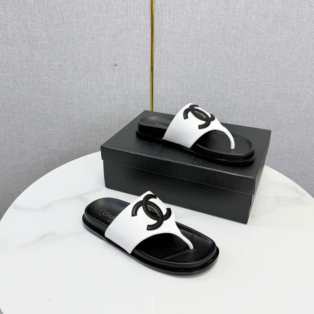 CHANEL 26S CC THONG SLIDES IN WHITE AND BLACK LAMBSKIN