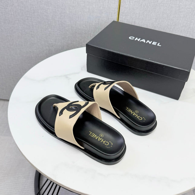 CHANEL 26S CC THONG SLIDES IN BEIGE AND BLACK LAMBSKIN