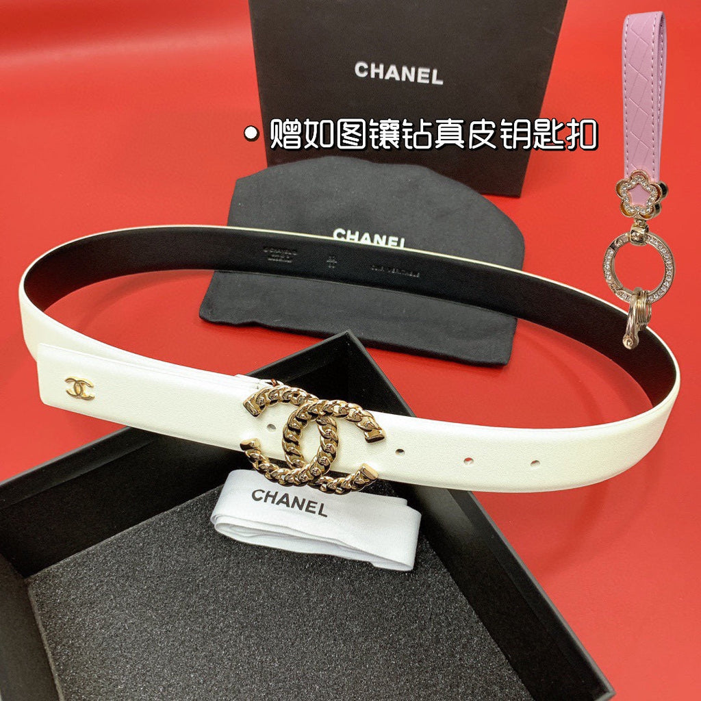 CC 26S BELT 30 MM IN WHITE CALFSKIN GOLD TONE 660332