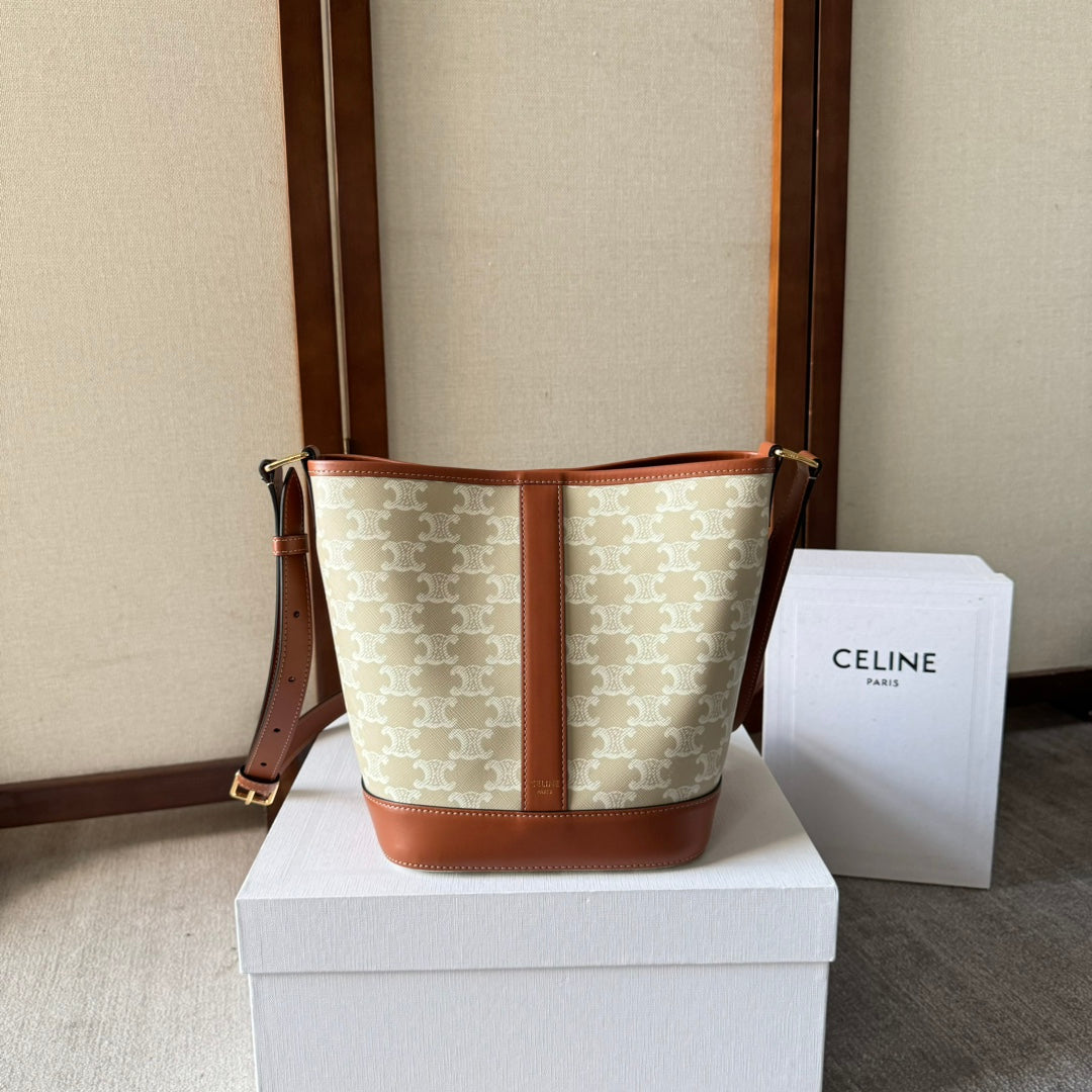 BUCKET 30 IN BEIGE TRIOMPHE CANVAS AND RED BROWN CALFSKIN TRIM
