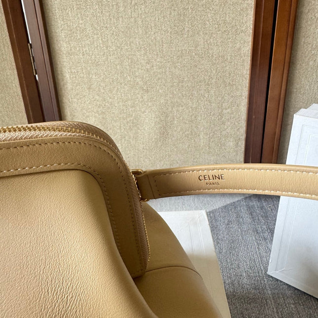 CELINE 26S DOCTOR'S POUCH HANDBAG 35 IN BEIGE CALFSKIN