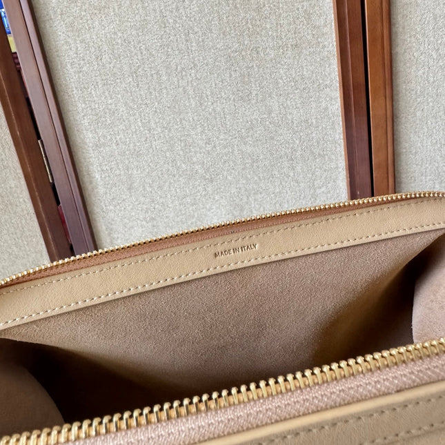 CELINE 26S DOCTOR'S POUCH HANDBAG 35 IN BEIGE CALFSKIN